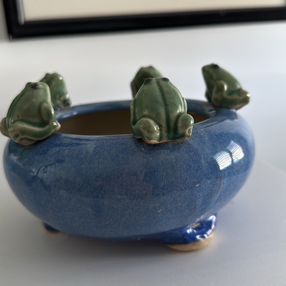 Majolica Style Blue Ceramic Frog Bowl Planter - Picture 4 of 6